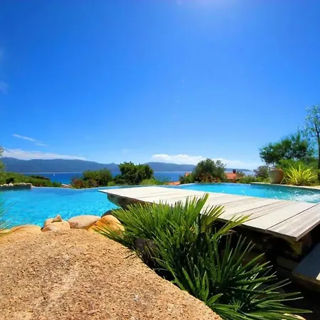 펜션 Charmante Maison De A Avec Piscine 오므또