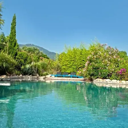 펜션 Charmante Maison De A Avec Piscine 오므또