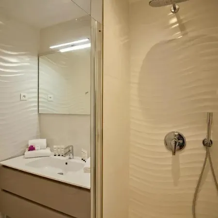 Charmante Maison De A Avec Piscine * 오므또