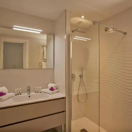 펜션 Charmante Maison De A Avec Piscine 오므또