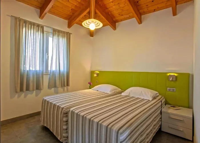 Prázdninový dům Charmante Maison De A Avec Piscine *