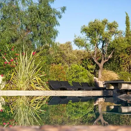 Charmante Maison De A Avec Piscine Vakantiehuis
