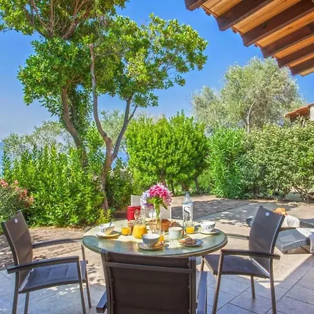 Charmante Maison De A Avec Piscine * Olmeto (Corsica)