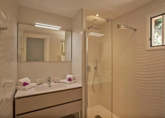 Feriehus Charmante Maison De A Avec Piscine Olmeto (Corsica)