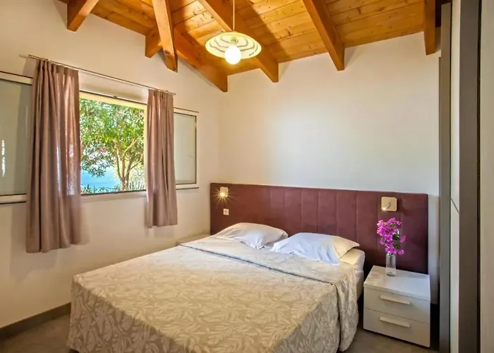 Charmante Maison De à Avec Piscine Olmeto (Corsica)