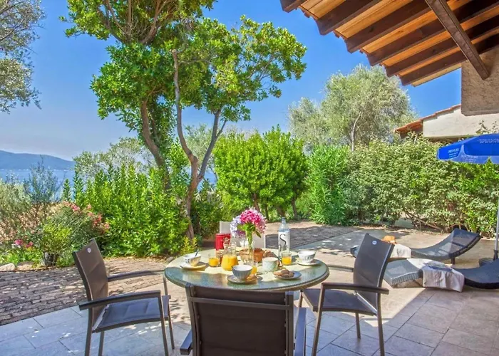 Charmante Maison De A Avec Piscine * Olmeto (Corsica)